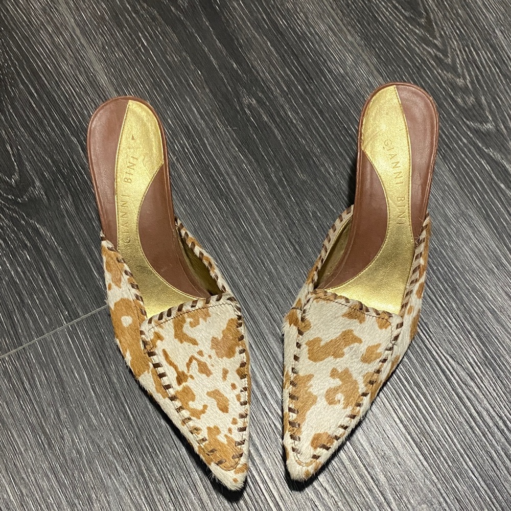 Gianni Bini Cream & Tan Animal-Print Pointed Mule